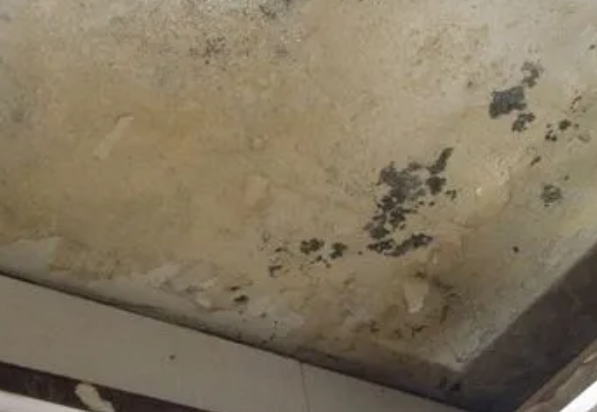 临沧阳台漏水维修公司分享下临沧卫生间渗水维修需要注意哪些问题。